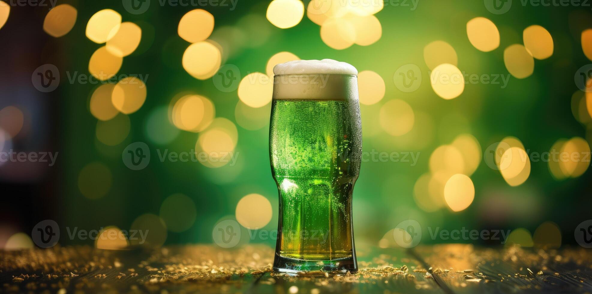 ai gerado refrescante verde Cerveja cerveja com bolhas em bokeh pano de fundo, ai gerado. foto