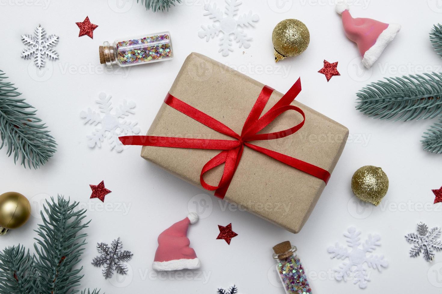 apartamento de natal de ano novo com presentes, estrelas, flocos de neve e decoração de natal foto