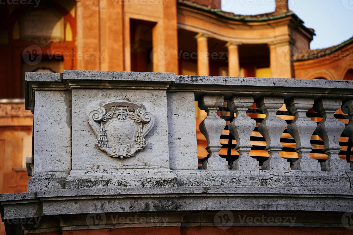 Igreja do santo Lucas dentro Bolonha dentro a configuração Sol foto