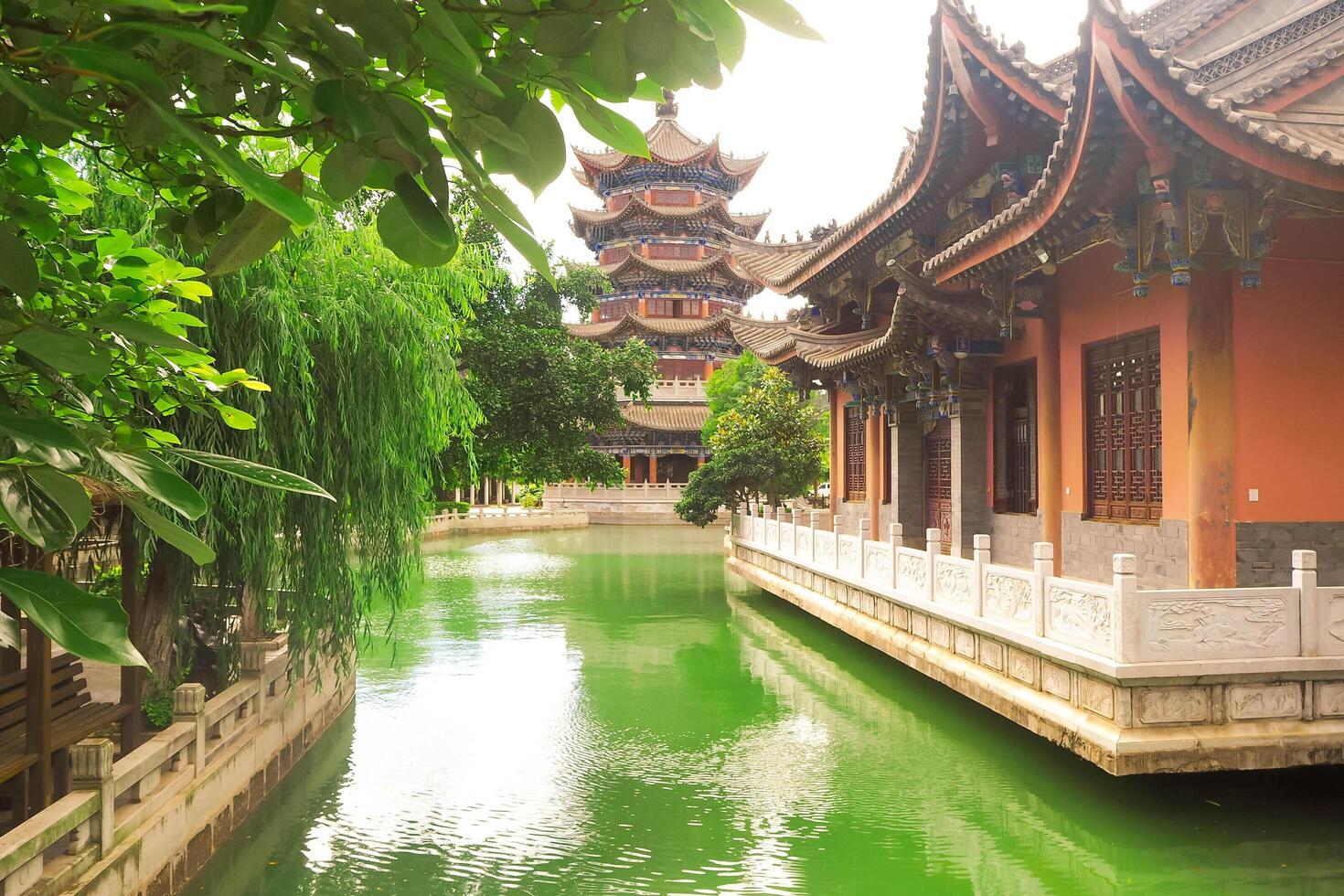 Yunan, China, 2016 - aéreo fotografia do a panorama do a antigo chinês cidade. foto