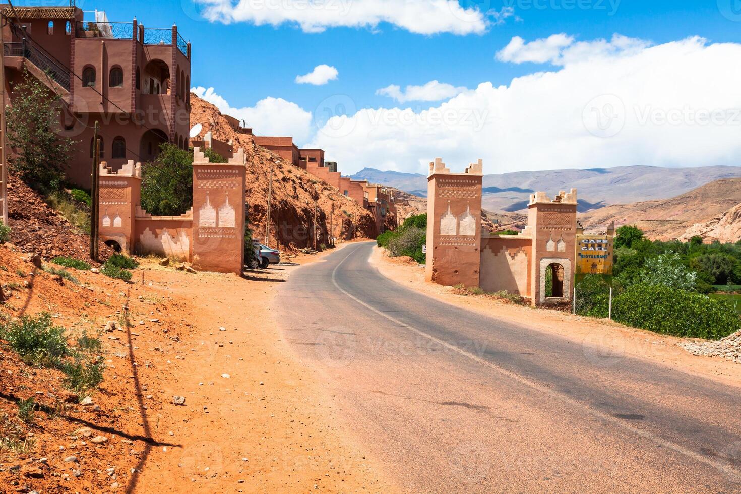 tinerhir Vila perto georges todra às Marrocos foto