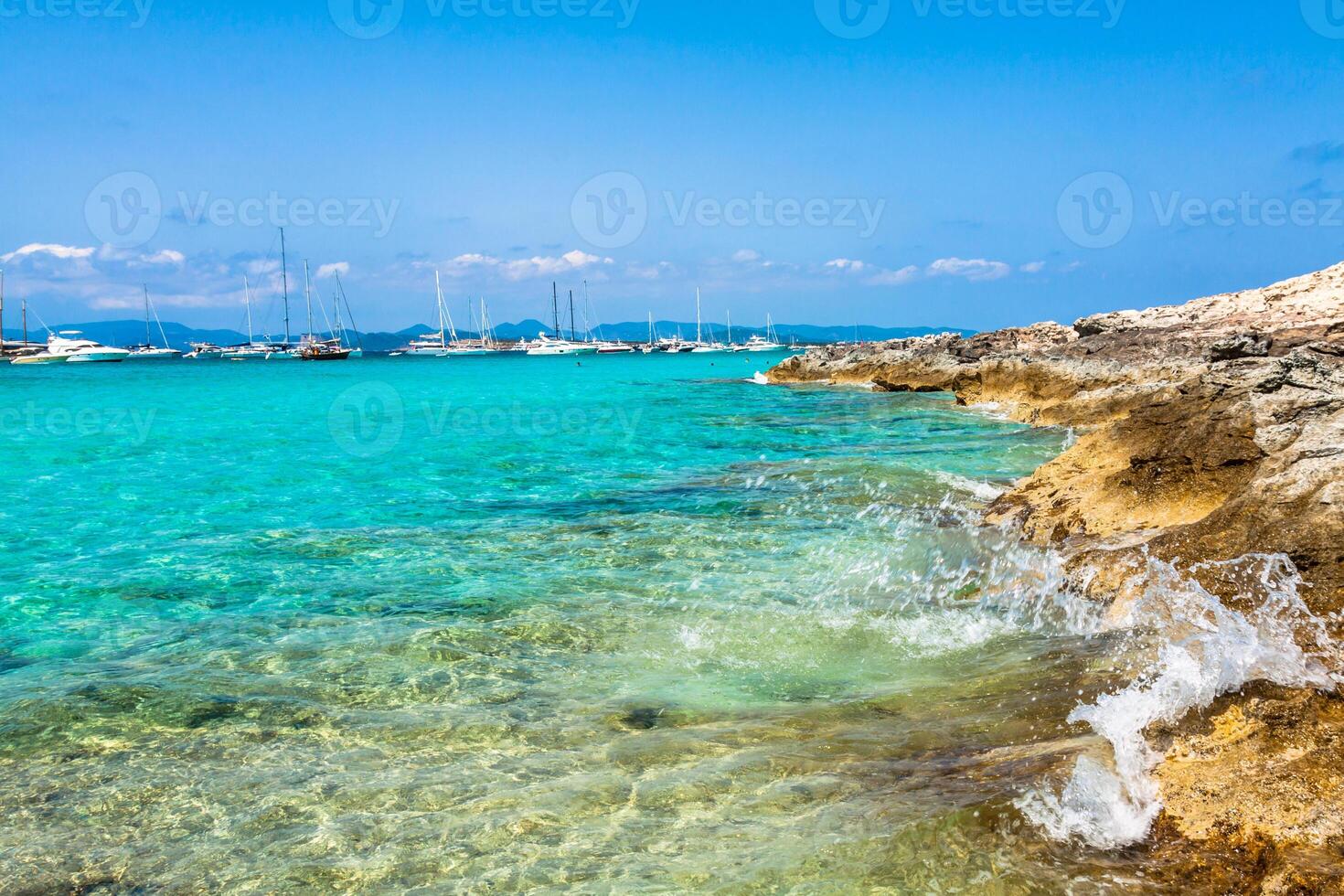 Formentera balear ilha Visão a partir de mar do a oeste costa foto