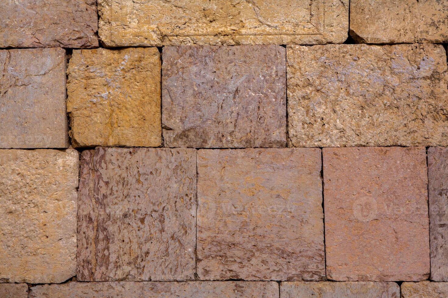 romano ruínas dentro a jordaniano cidade do Jerash. a ruínas do a murado greco-romano assentamento do gerasa somente lado de fora a moderno cidade. a jerash arqueológico museu. foto