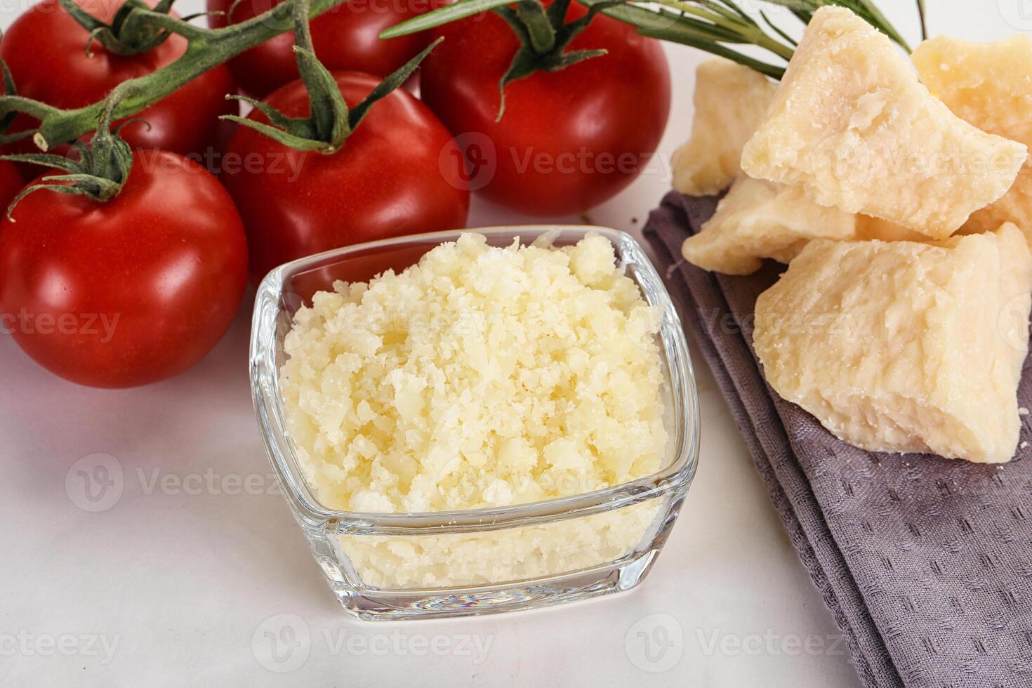 trincado italiano Difícil parmesão queijo foto