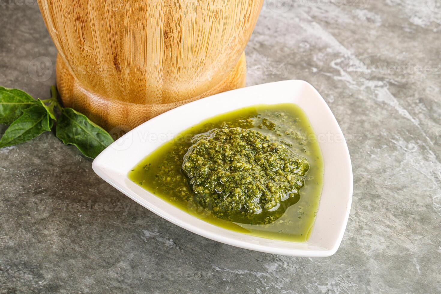 caseiro vegetariano manjericão pesto molho foto