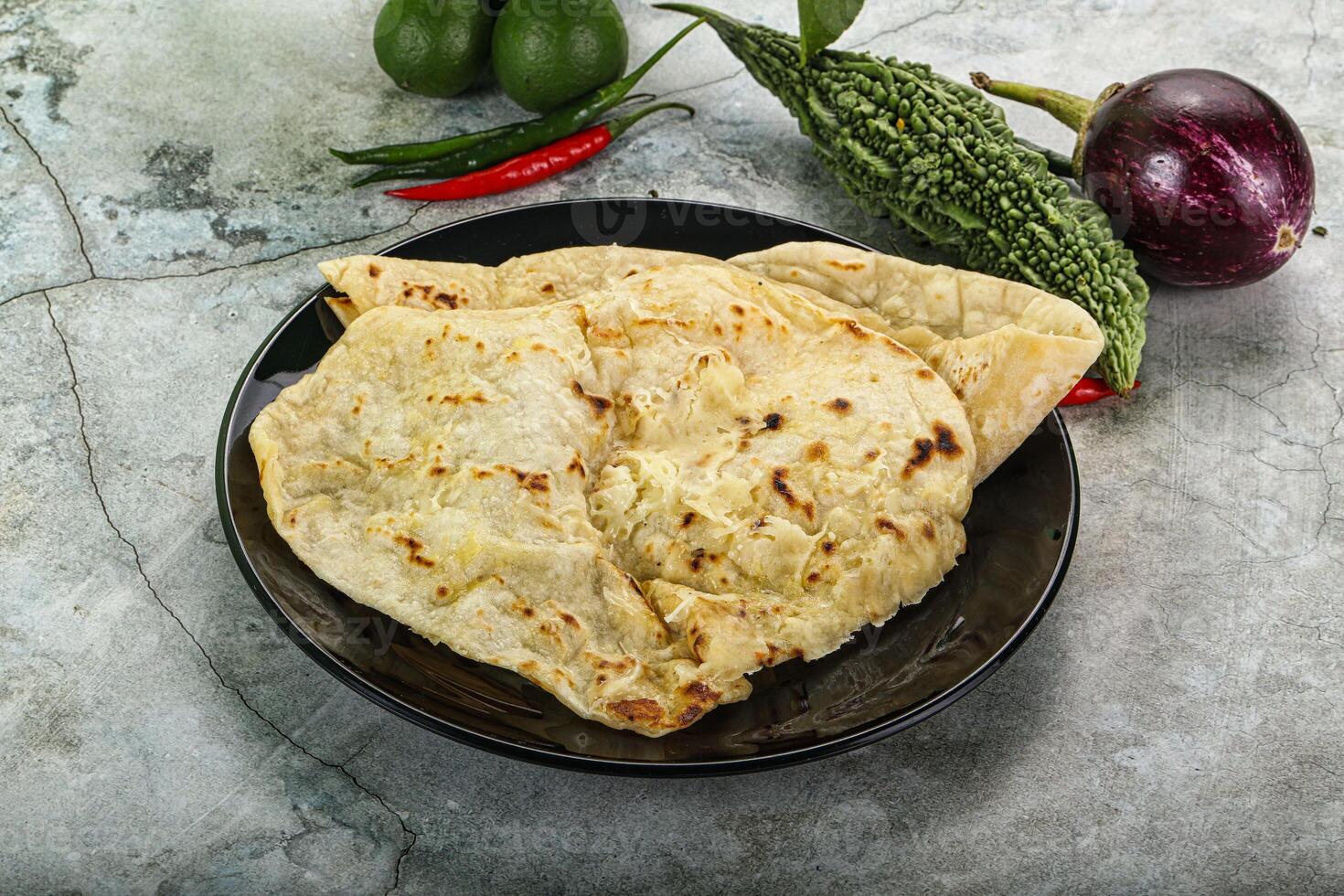 indiano tandori pão - naan com queijo foto