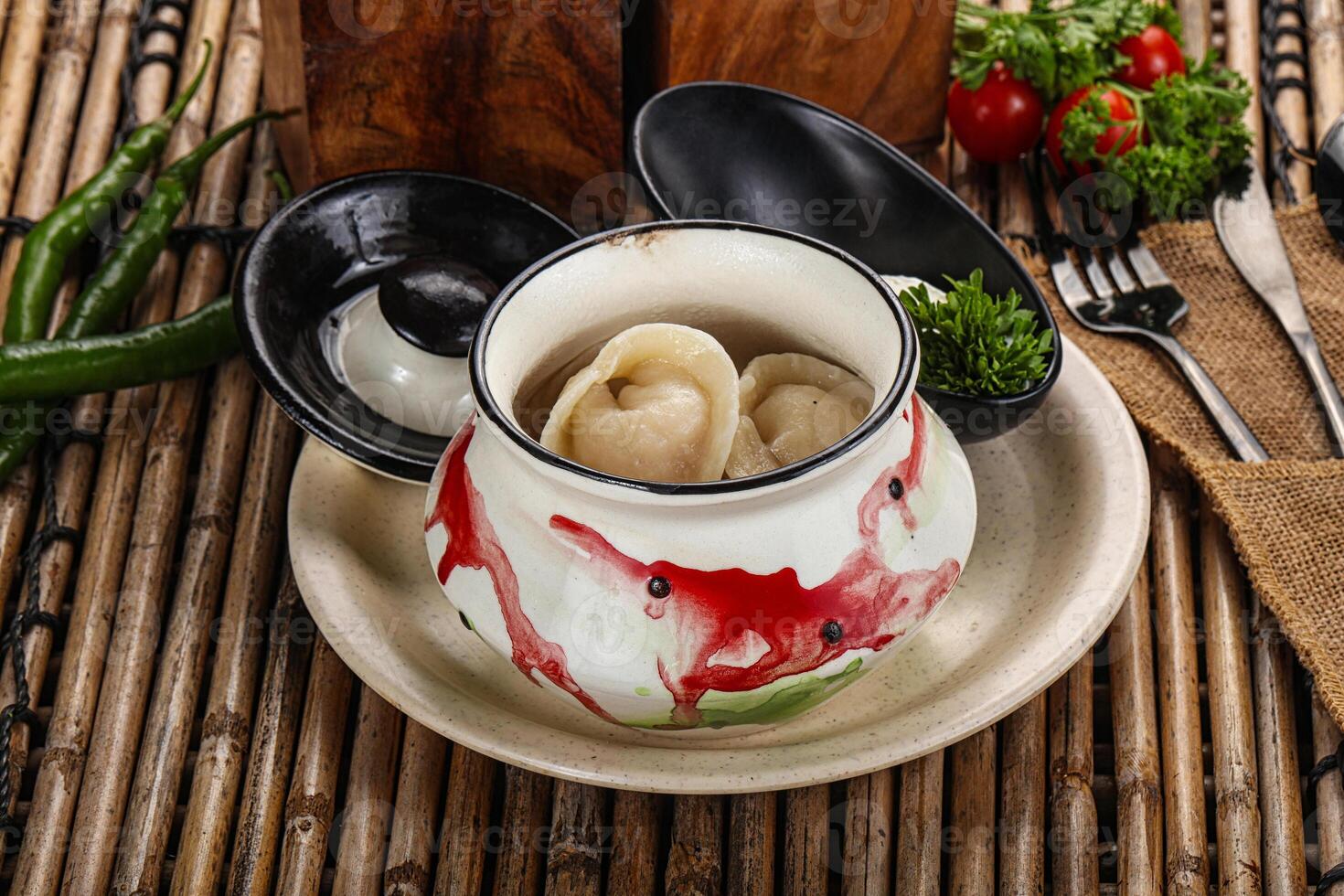 russo siberian dumplings pelmeni com carne foto