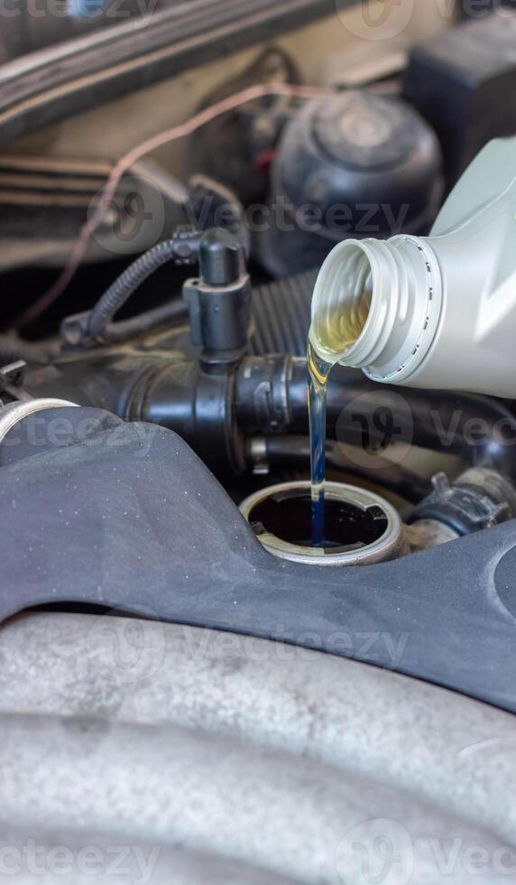motor óleo derramando para carro motor foto