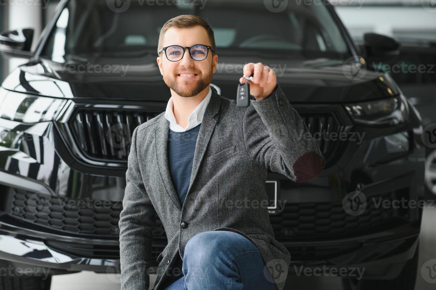 a jovem homem às a máquina foto