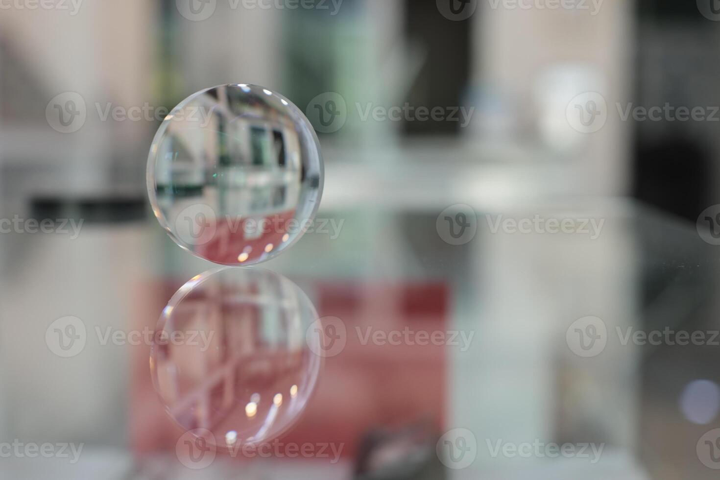 óculos lentes em a mesa dentro ótico, Óculos lentes foto