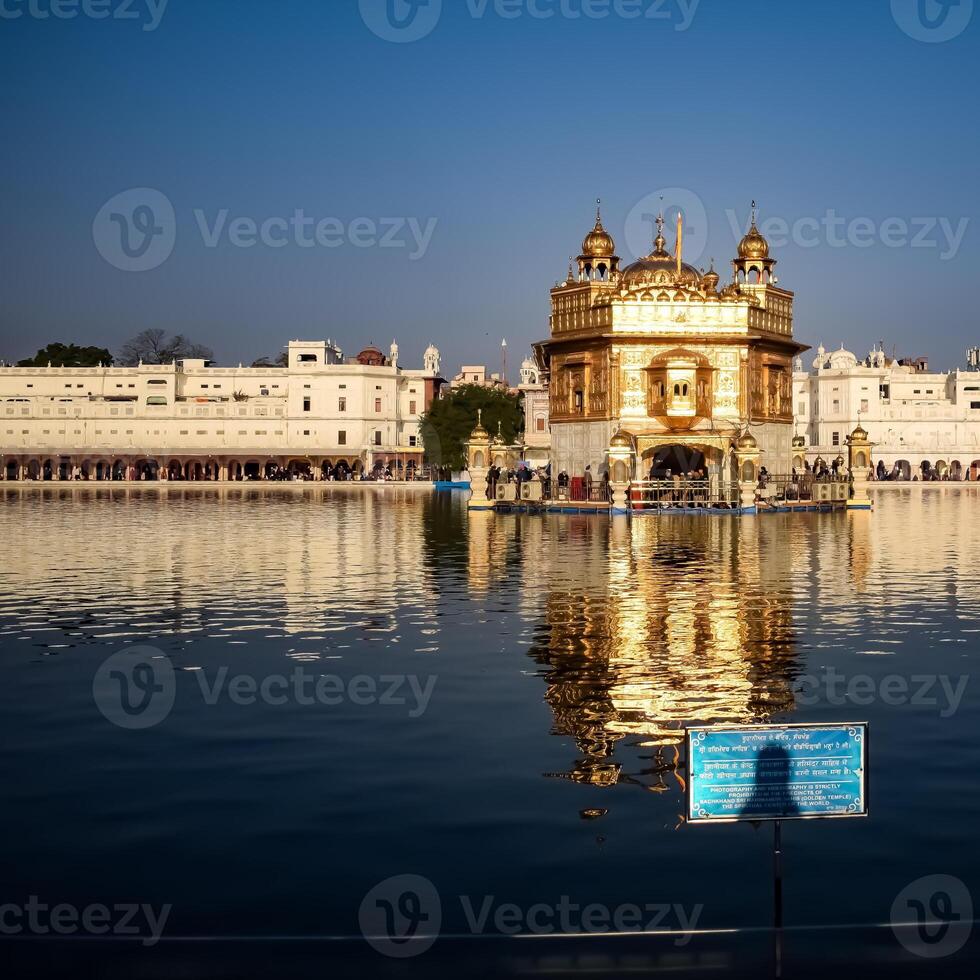 lindo Visão do dourado têmpora - Harmandir sahib dentro amritsar, punjab, Índia, famoso indiano sikh marco, dourado têmpora, a a Principal santuário do sikhs dentro amritsar, Índia foto