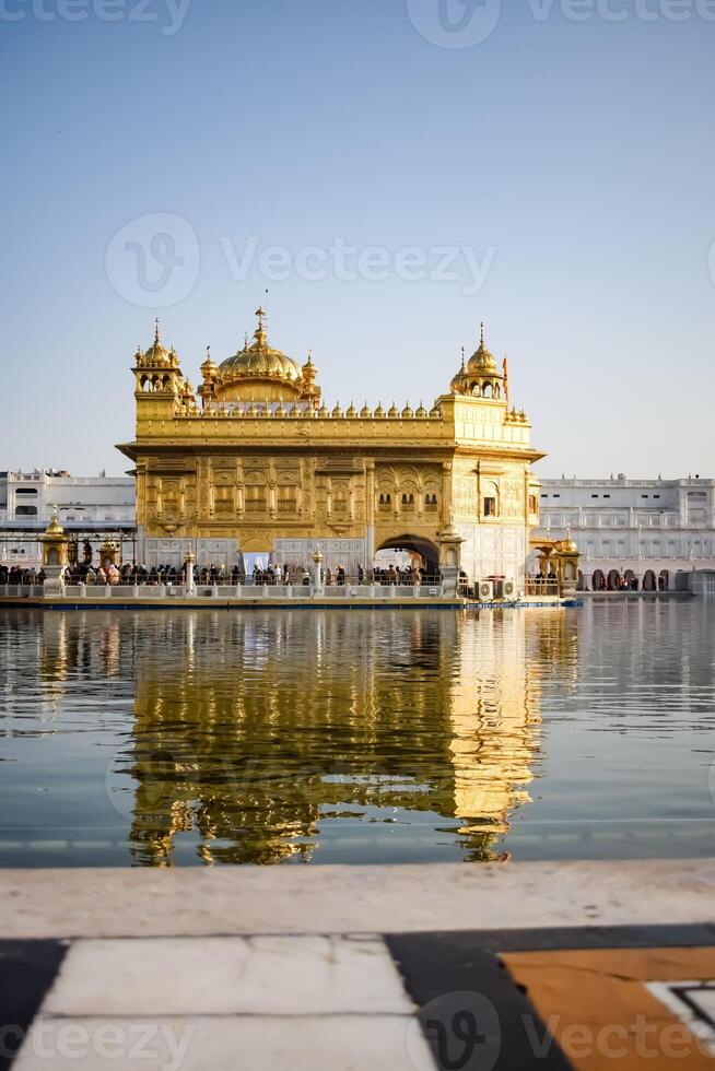 lindo Visão do dourado têmpora - Harmandir sahib dentro amritsar, punjab, Índia, famoso indiano sikh marco, dourado têmpora, a a Principal santuário do sikhs dentro amritsar, Índia foto