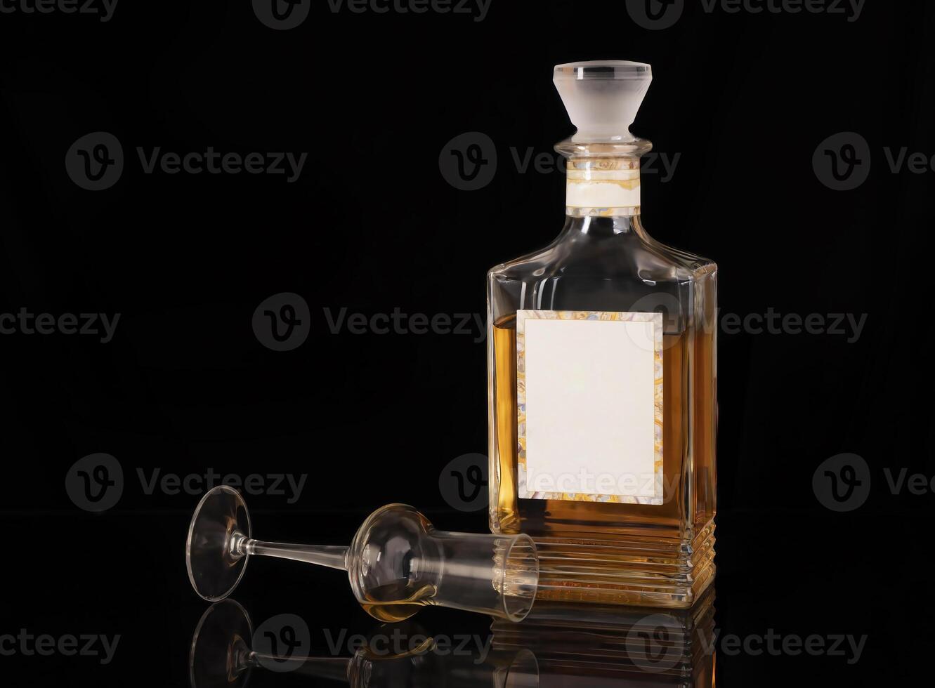 uma garrafa do uísque e uma vidro em uma Preto fundo foto