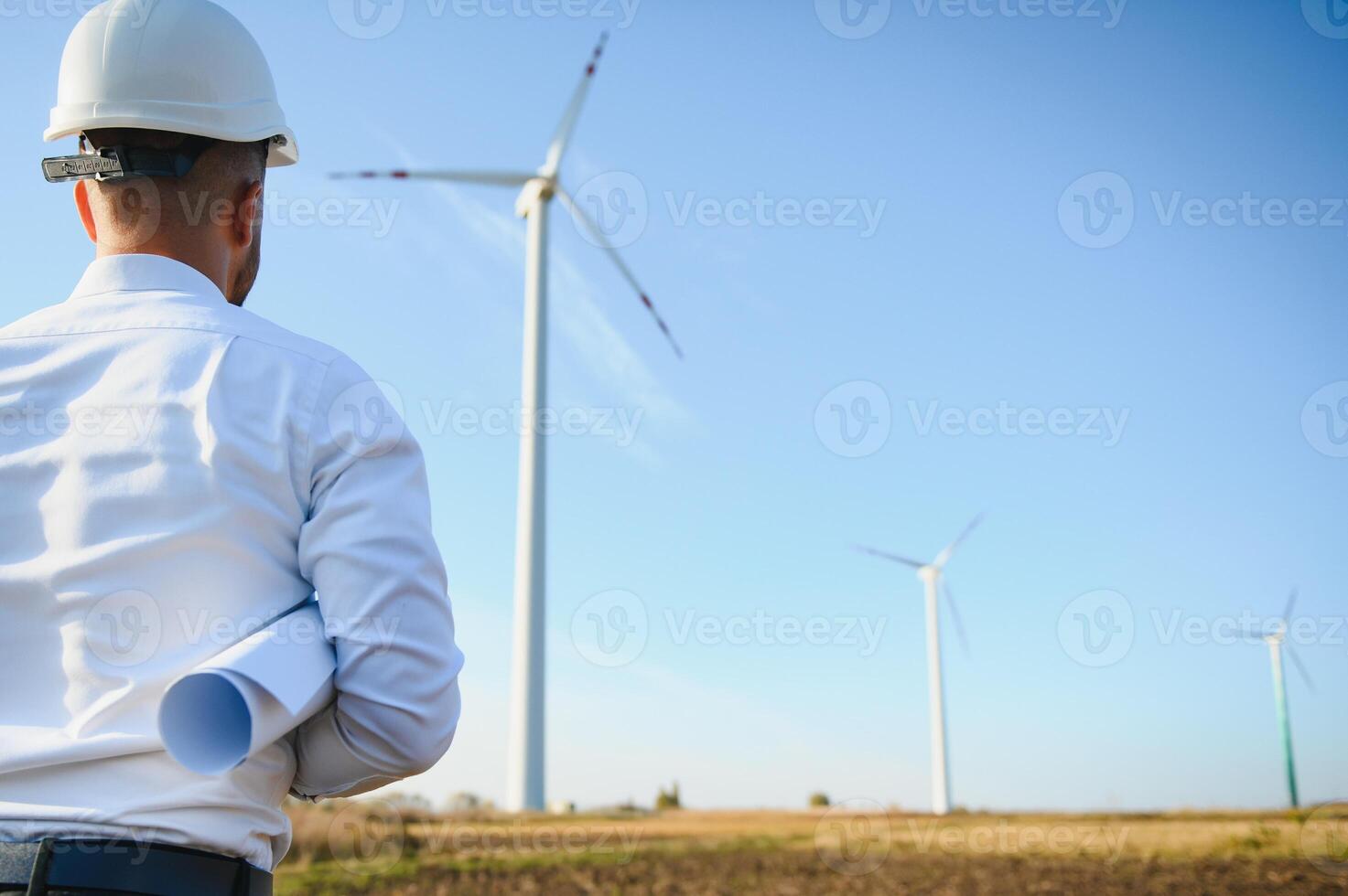 moinho de vento engenheiro inspeção e progresso Verifica vento turbina foto