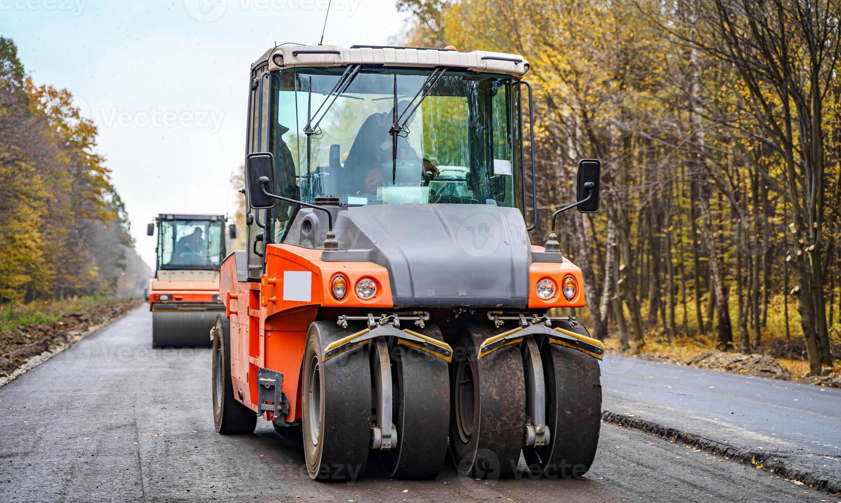 estrada reparar, Compactador lays asfalto. pesado especial máquinas. asfalto pavimentar dentro Operação. lado visualizar. fechar-se. foto