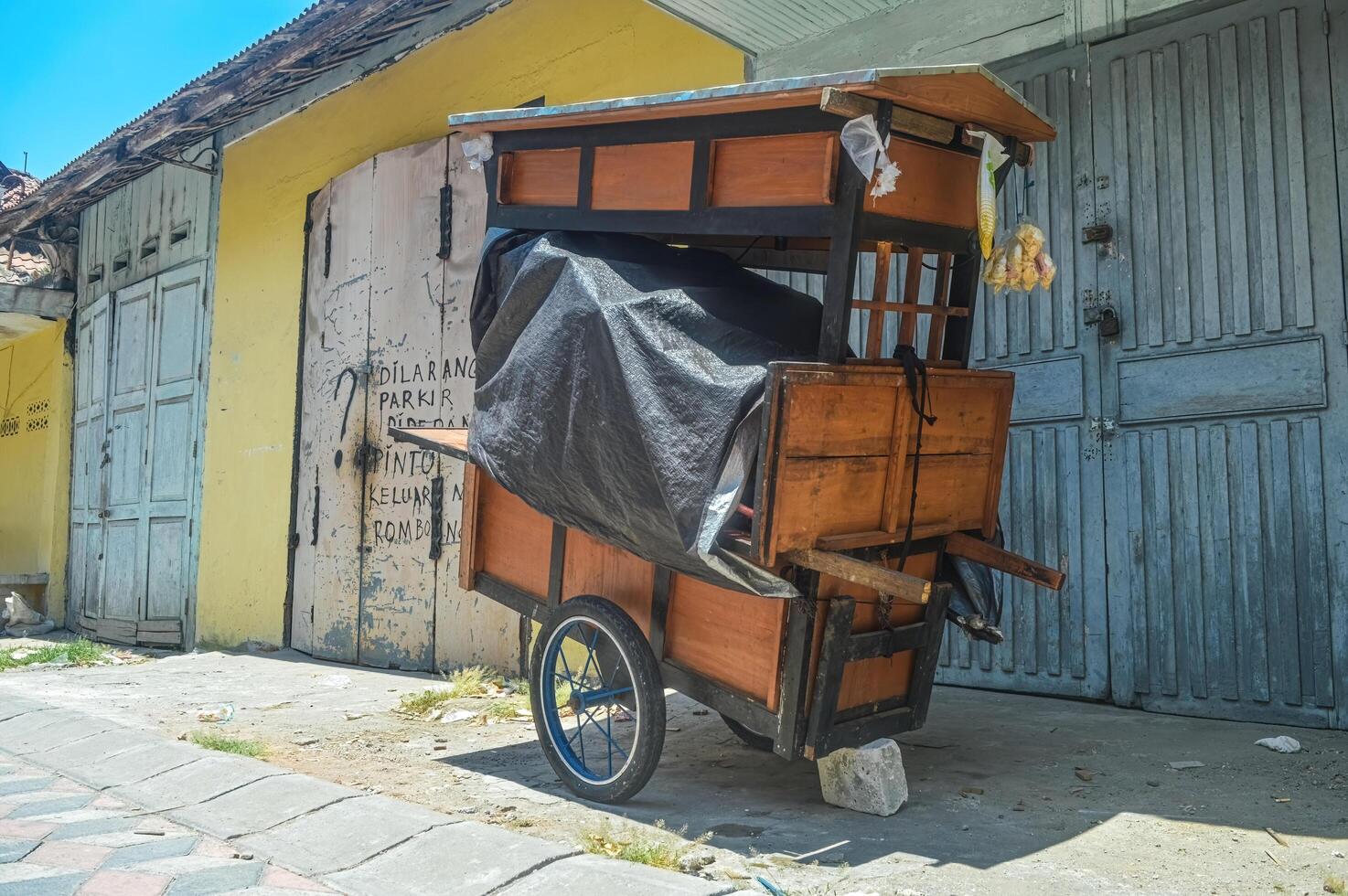 uma Móvel Comida fornecedor carrinho. foto