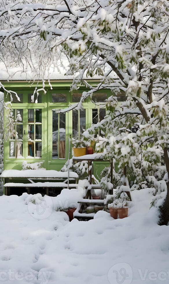 ai gerado de madeira casa coberto com neve dentro inverno floresta às pôr do sol tempo. foto