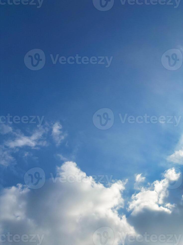 a maioria lindo céu e nuvens sobre Inglaterra foto