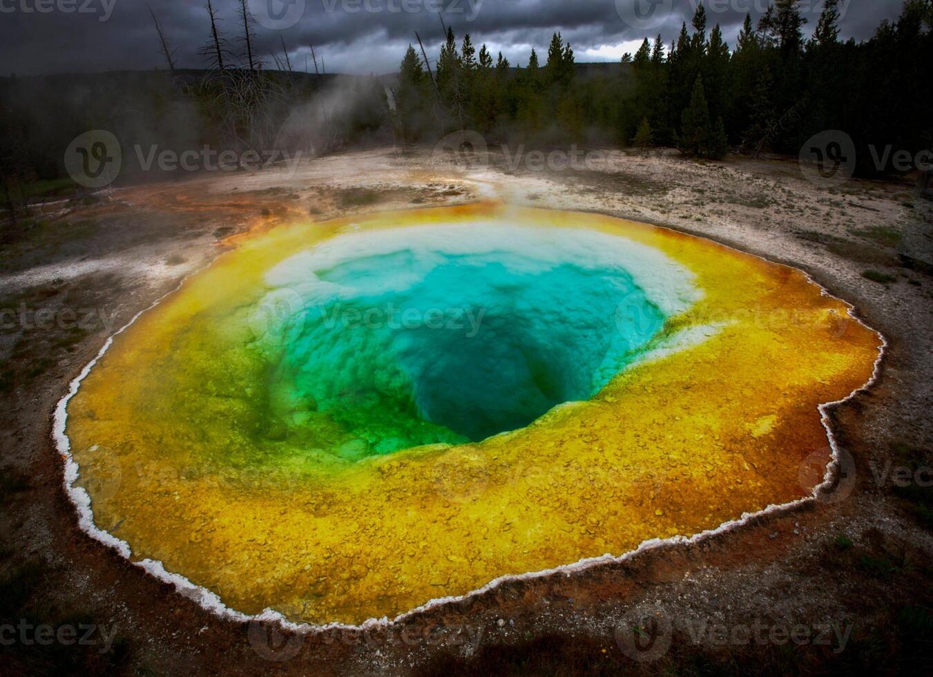 grande primavera prismática no parque nacional de yellowstone foto