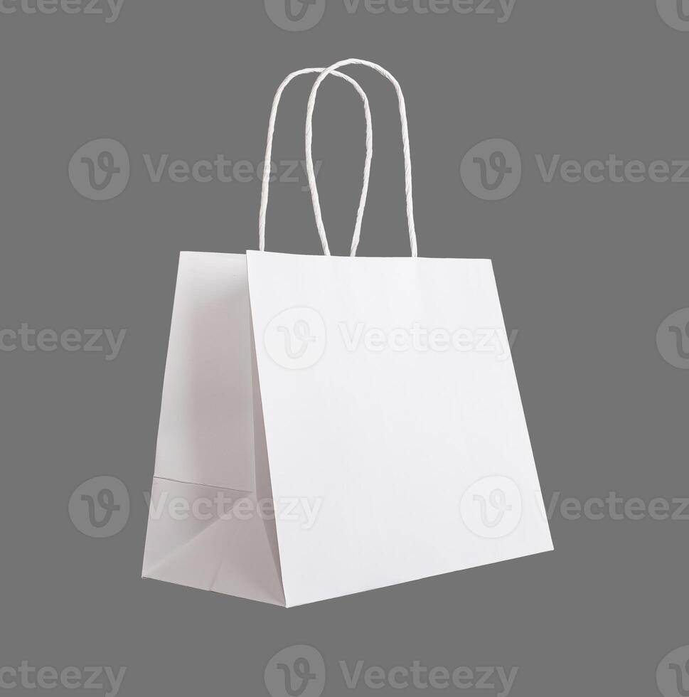 branco papel bolsa, compras parcela, pacote com alças isolado foto