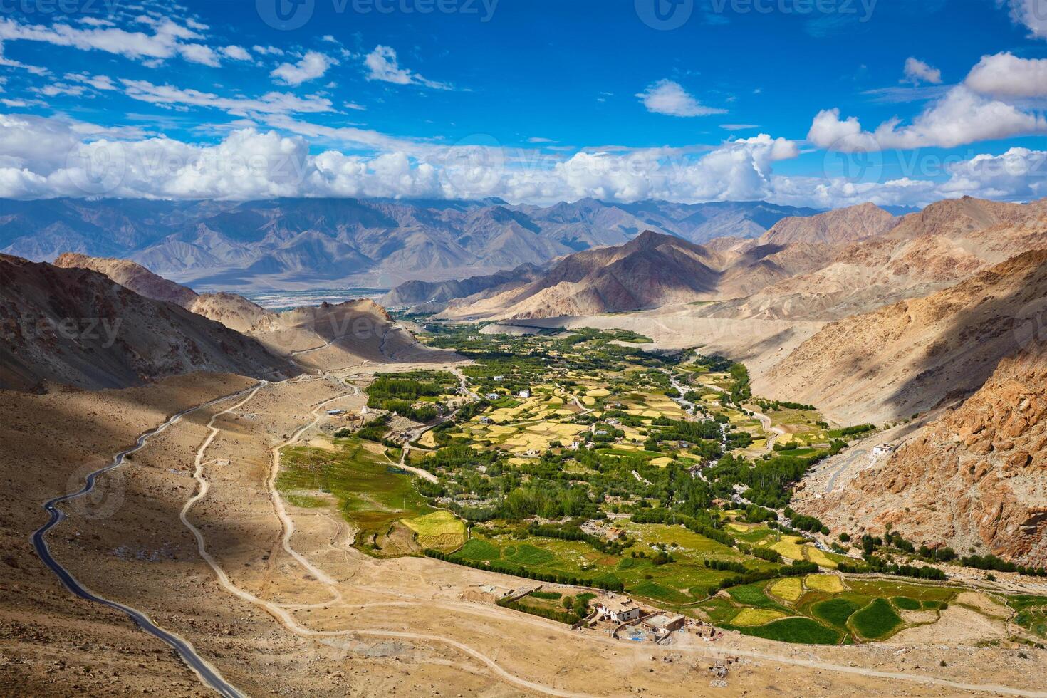 Visão do indus vale dentro Himalaia. ladakh, Índia foto