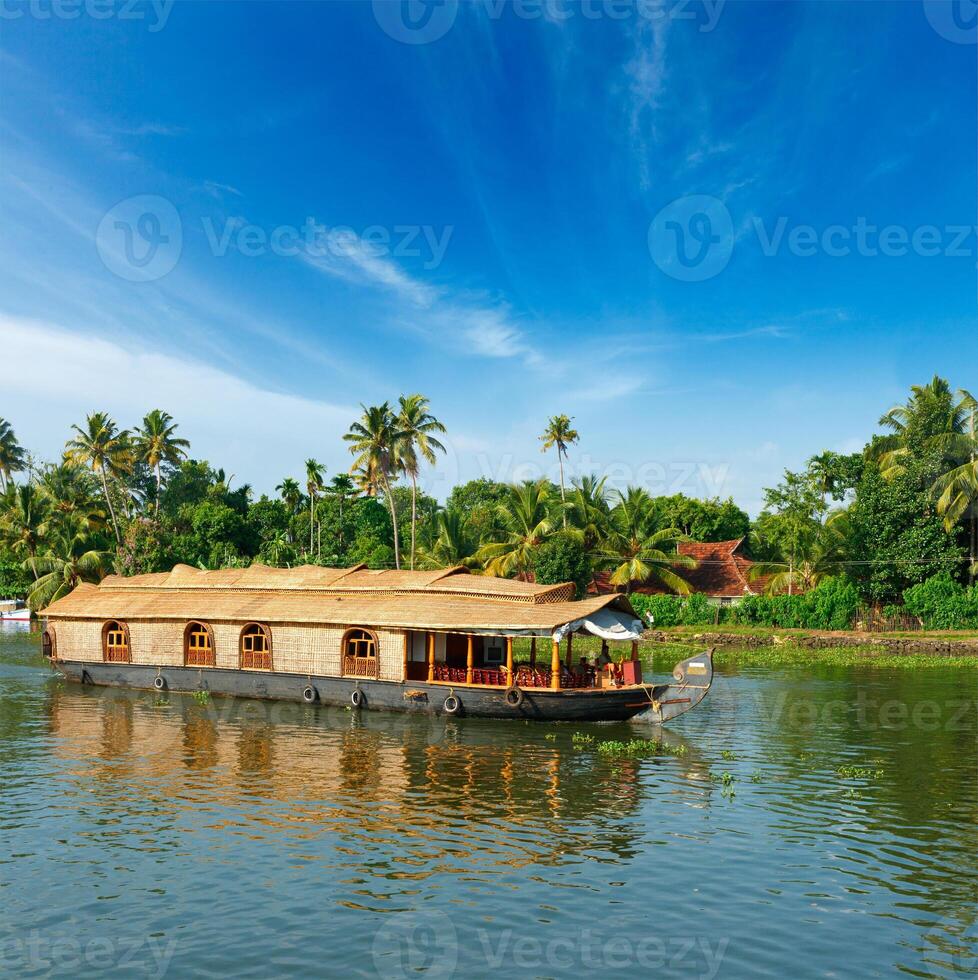 casa flutuante em Kerala remansos, Índia foto