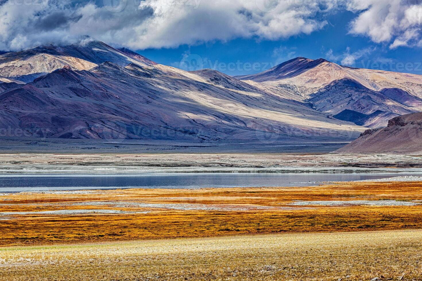 himalaia lago tso carro dentro Himalaia, ladakh, Índia foto