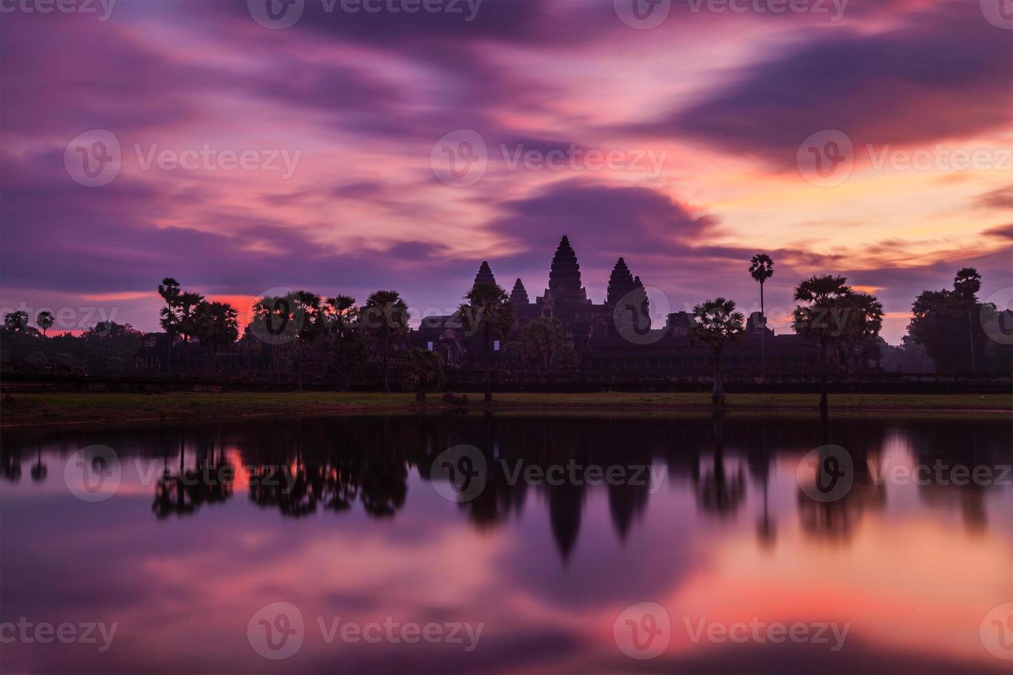 Angkor wat famoso cambojano ponto de referência em nascer do sol foto