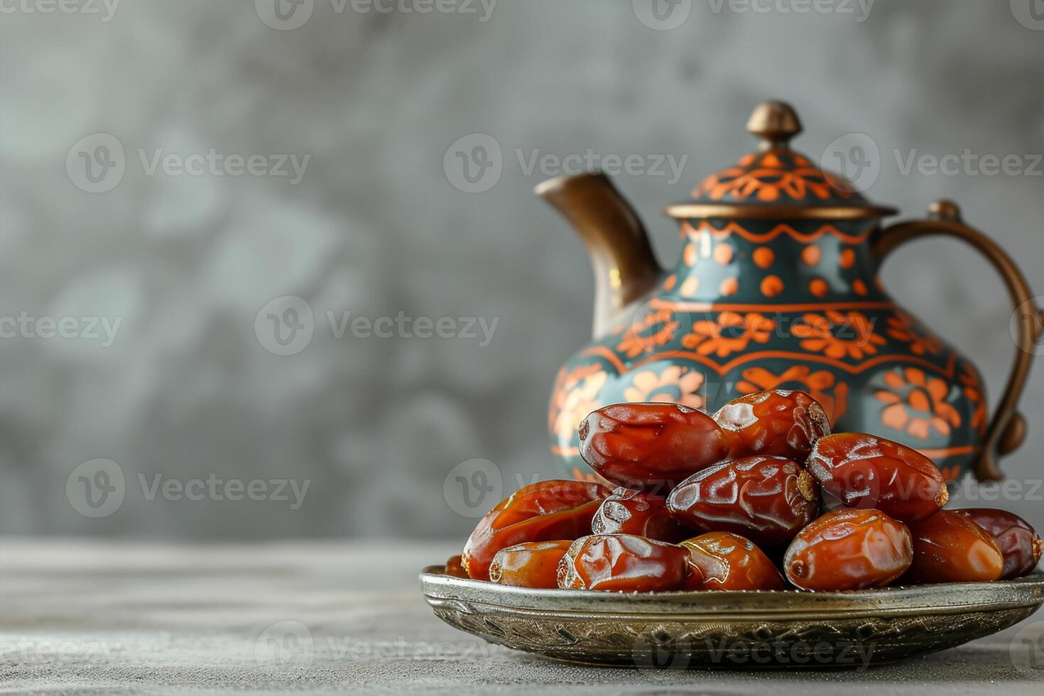 ai gerado encontro frutas ou kurma dentro vintage árabe prato e jarro do água às cinzento concreto fundo foto