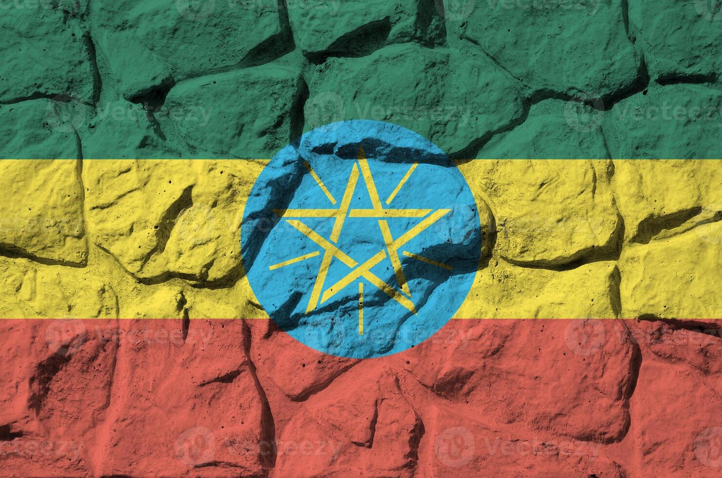 Etiópia bandeira retratado dentro pintura cores em velho pedra parede fechar-se. texturizado bandeira em Rocha parede fundo foto