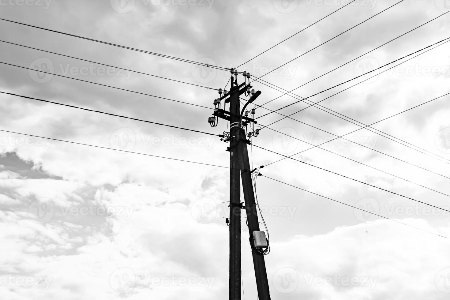 poder elétrico pólo com linha fio em Sombrio fundo fechar acima foto