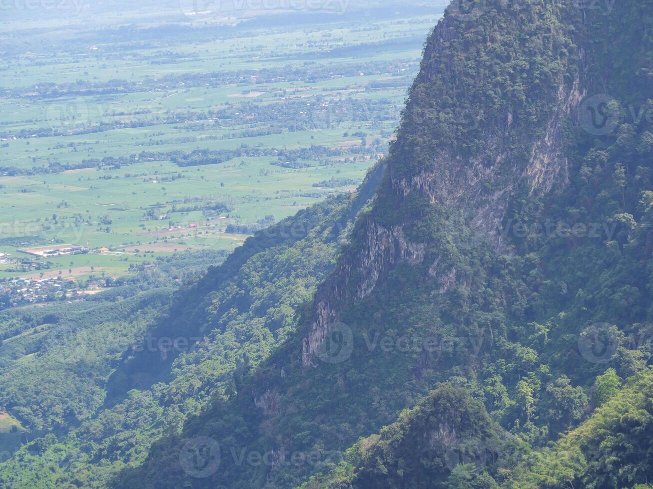 lindo cênico Visão panorama do montanhas dentro norte tailândia. foto