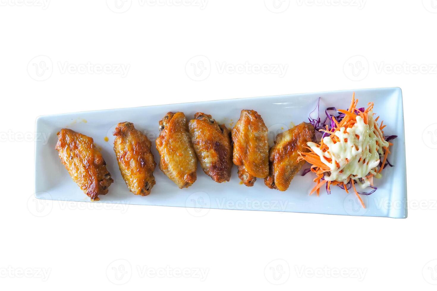 Sushi com pauzinhos em uma placa, cercado de vários delicioso grelhado e frito carnes, frutos do mar, e gourmet pratos foto