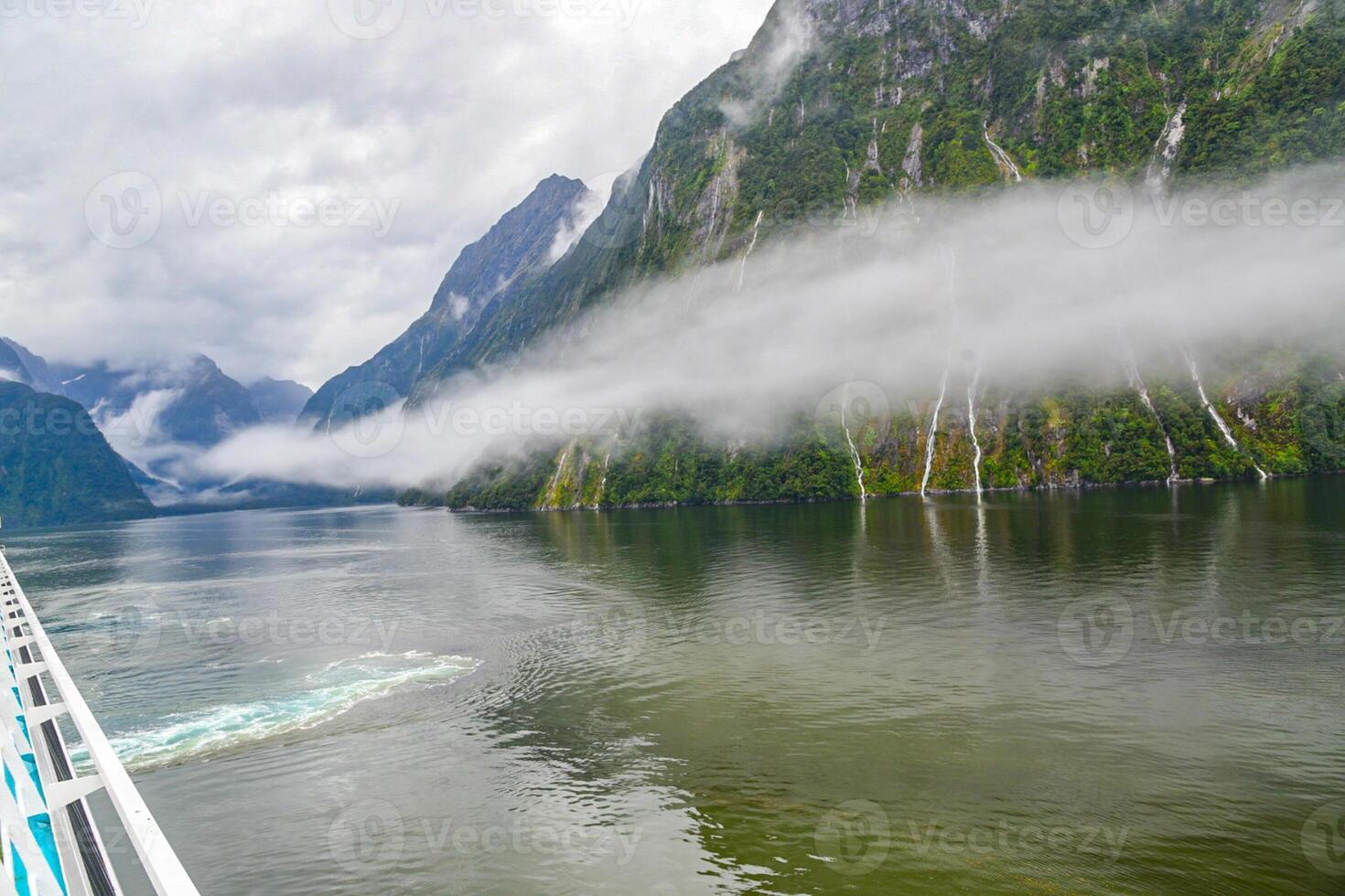 cênico Visão do Milford som fiorde, sul ilha, Novo zelândia foto