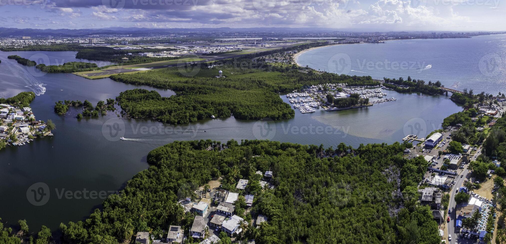 lagoa la torrencila entre carolina e loiza, porto rico foto