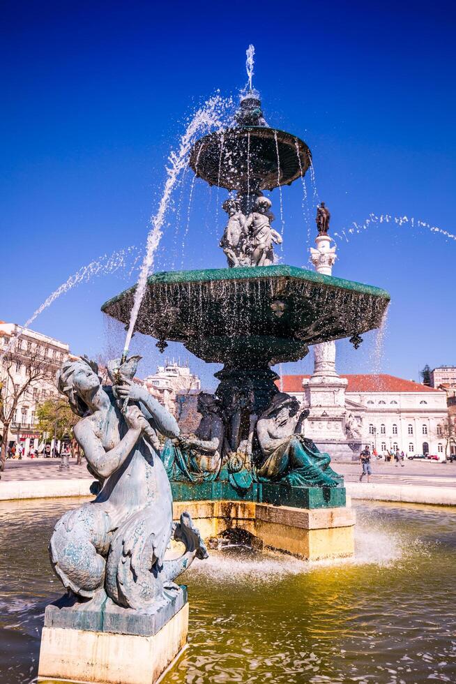 Rossio quadrado com fonte localizado às baixa distrito dentro Lisboa, Portugal foto