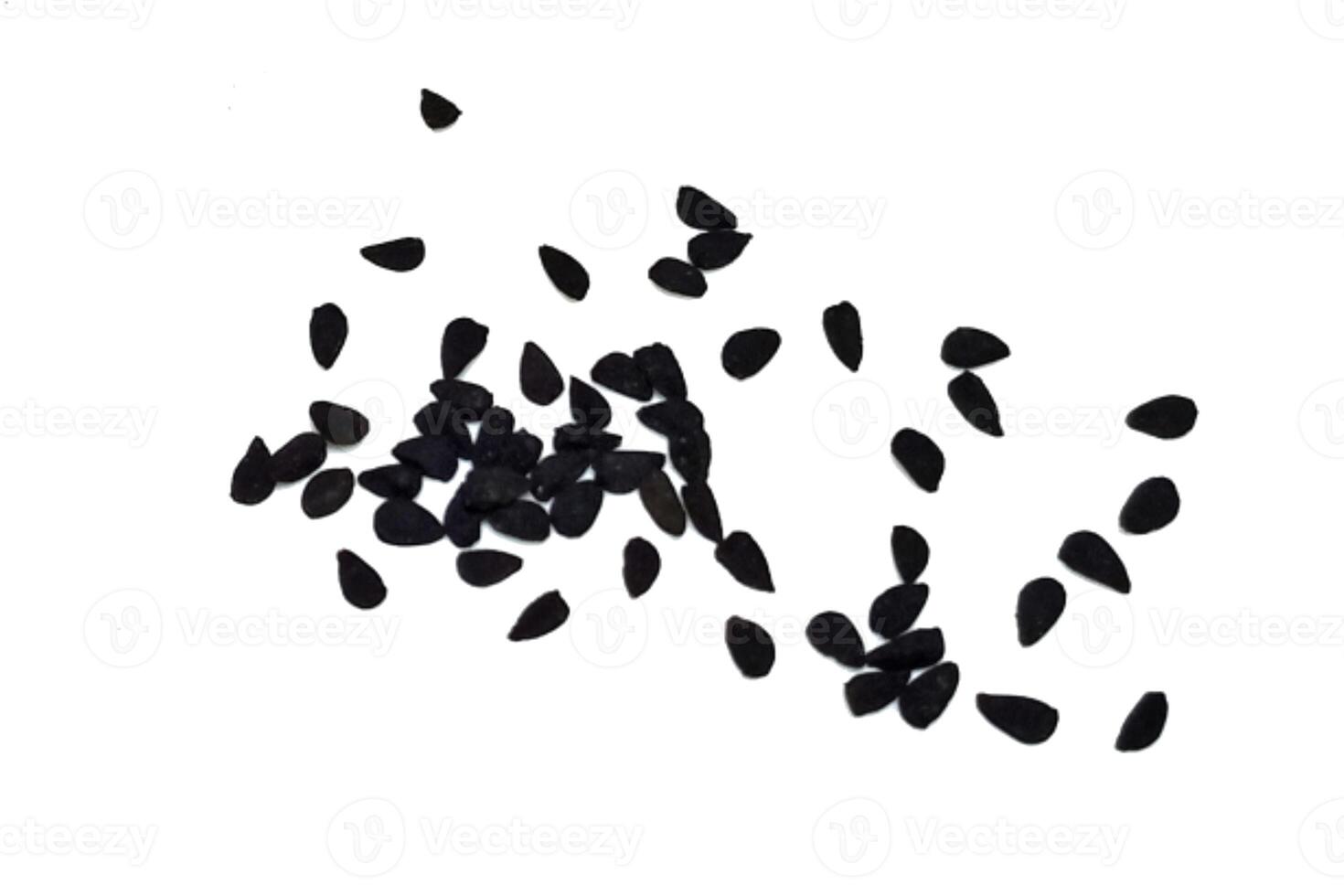 Preto cominho sementes pilha isolado em branco fundo foto