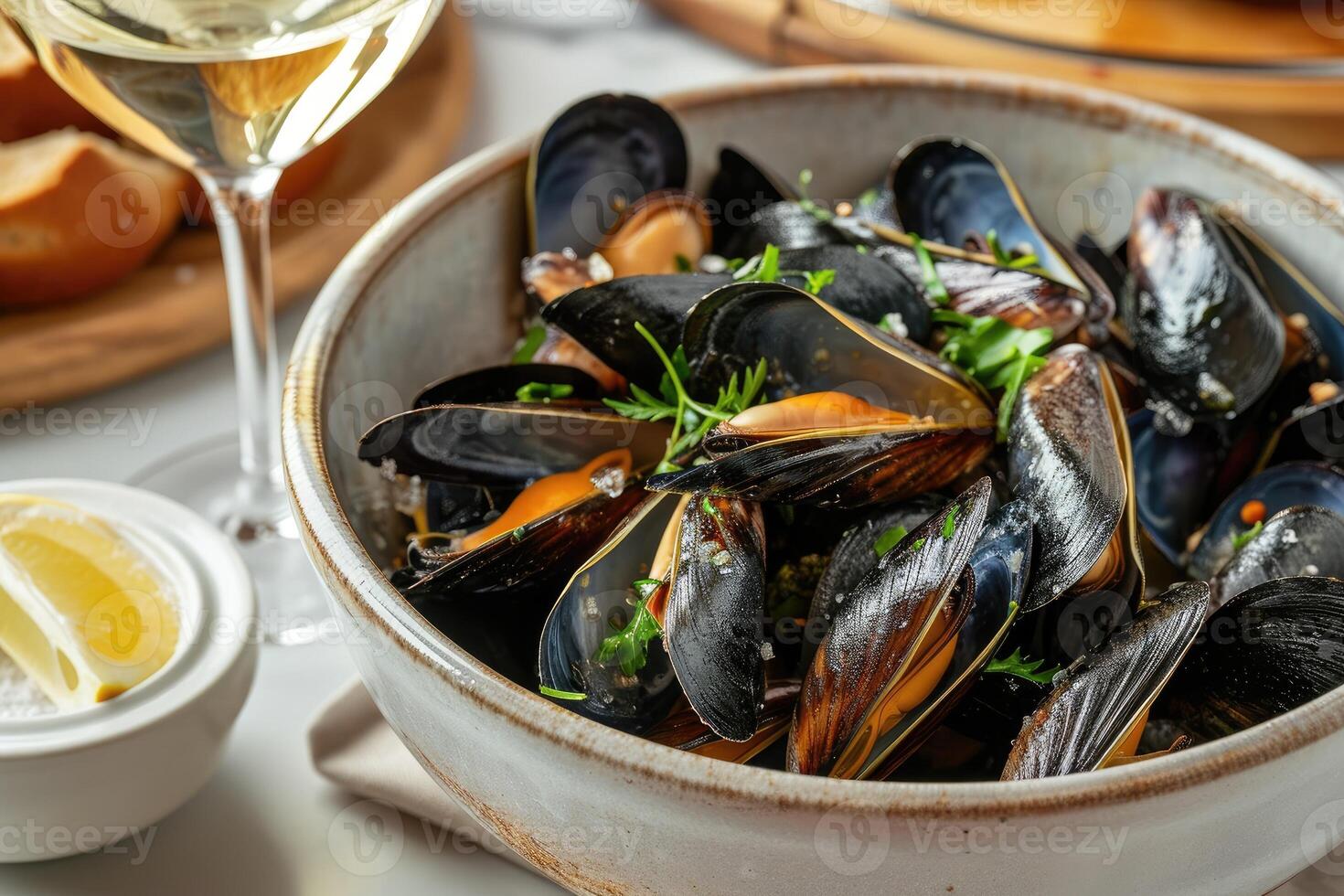 ai gerado uma delicioso tigela do Preto mexilhões com branco vinho. foto