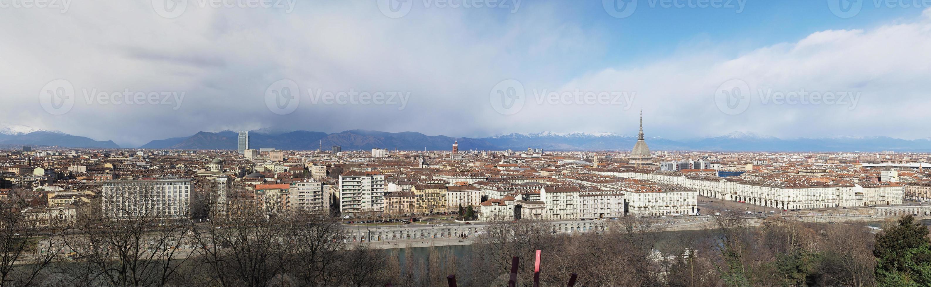 ampla vista aérea panorâmica de turin foto