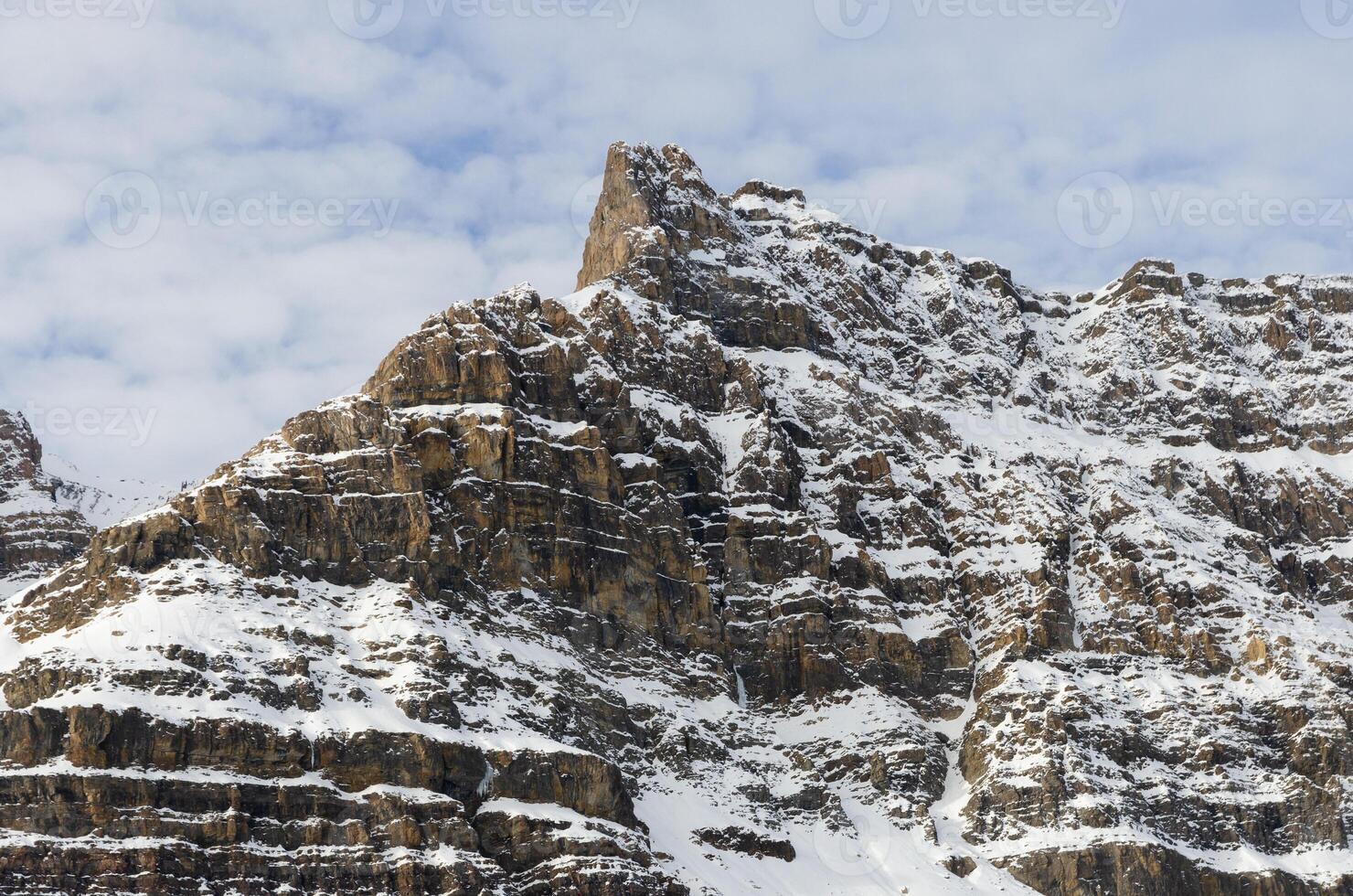 pé de galinha geleira montanha dentro banff nacional parque, alberta, Canadá foto