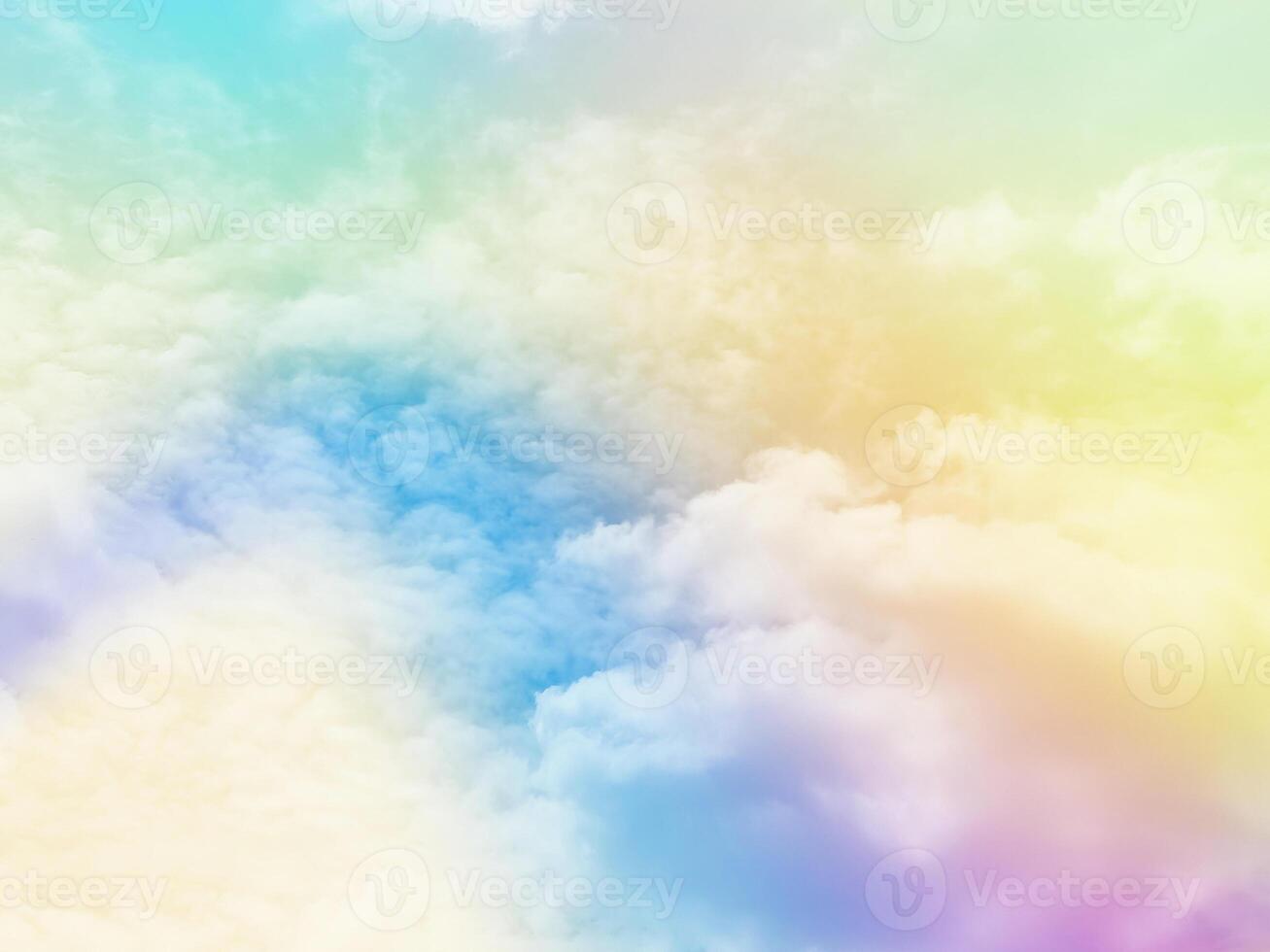 beleza doce pastel amarelo e verde colorida com fofo nuvens em céu. multi cor arco Iris imagem. abstrato fantasia crescendo luz foto