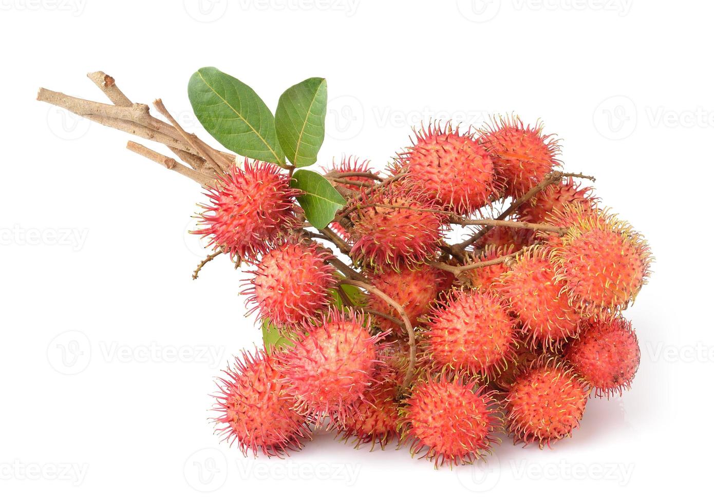 Rambutan doce deliciosa fruta isolada no fundo branco foto