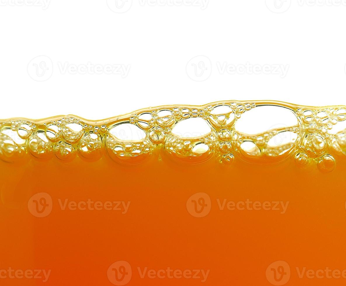 bolhas amarelas no suco de laranja foto