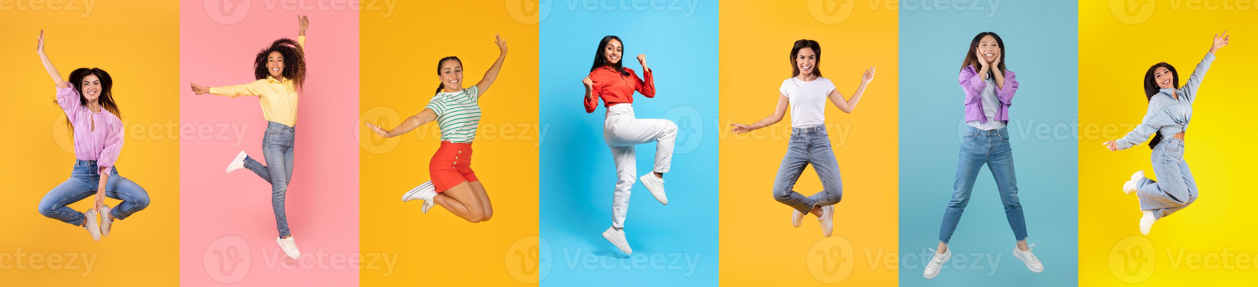 ótimo notícias. colagem do alegre multiétnico mulheres pulando acima em colorida fundos foto