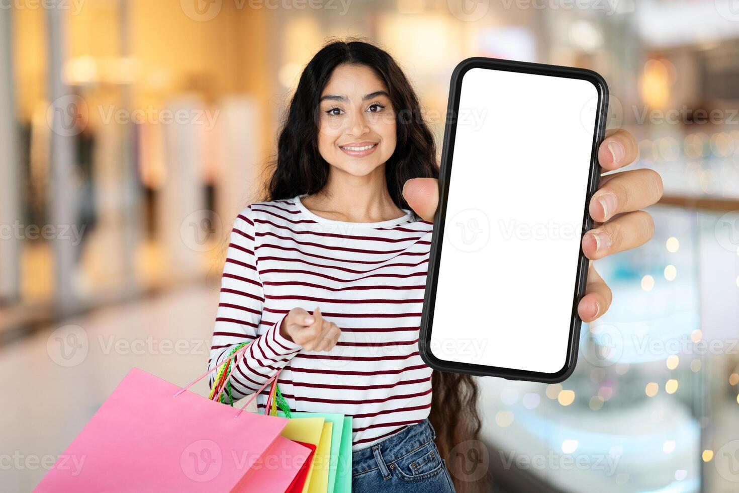 Smartphone com branco em branco tela dentro mulher mão foto