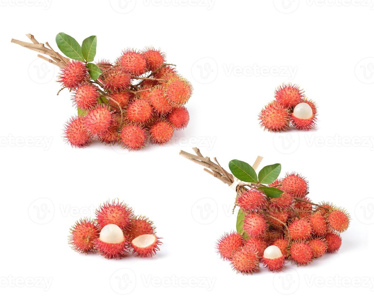 Rambutan fresco doce deliciosa fruta isolada no fundo branco foto