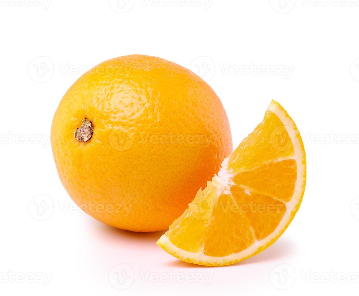 fruta laranja isolada no fundo branco foto