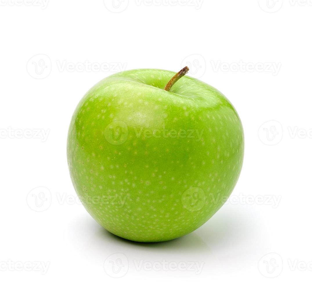 maçã verde, isolada no fundo branco foto