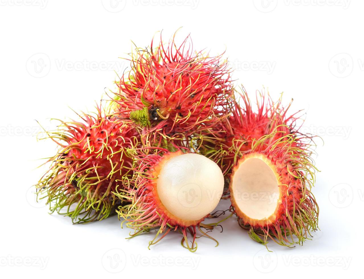 rambutan isolado no fundo branco foto