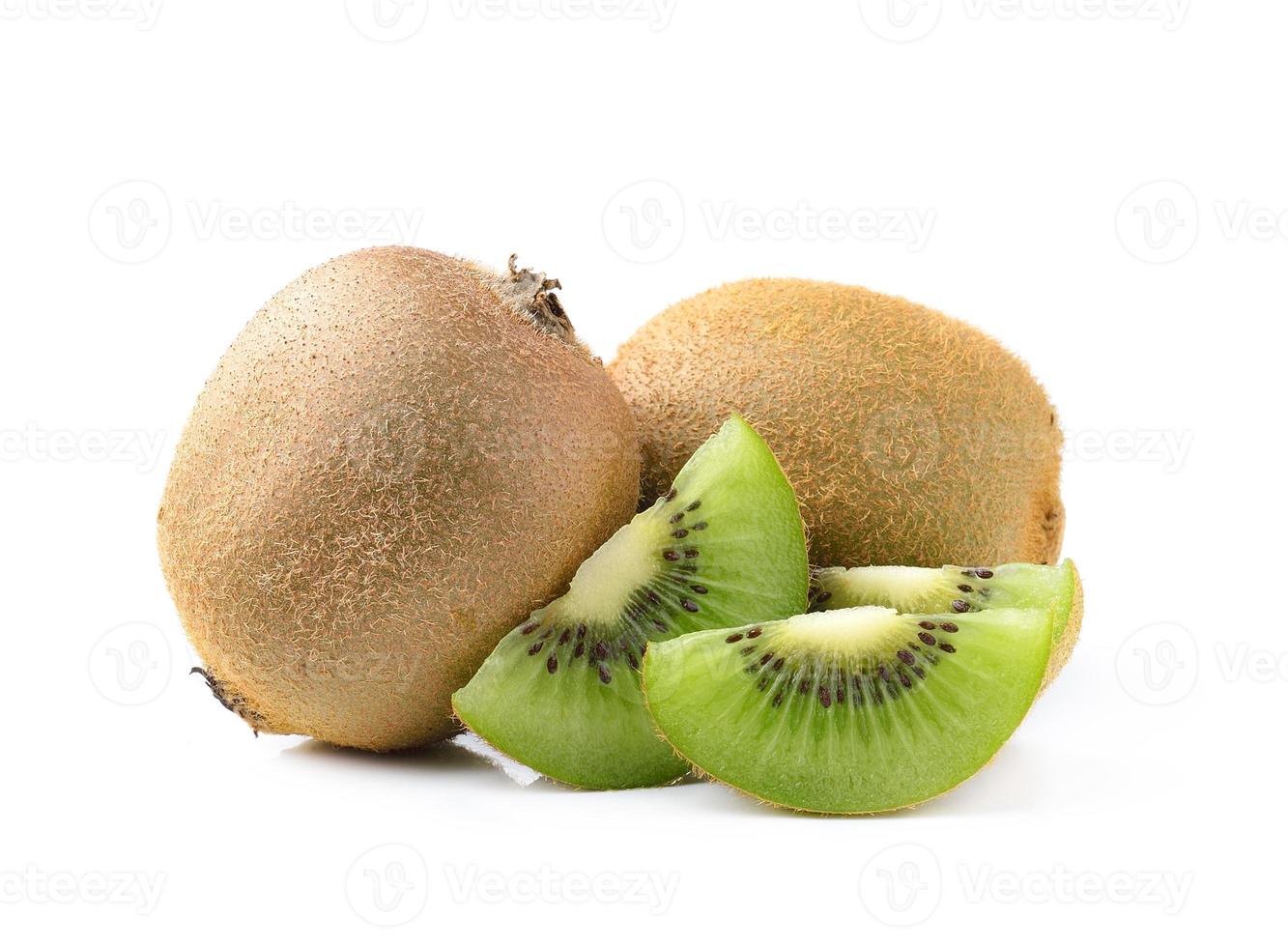 kiwis isolado no fundo branco foto